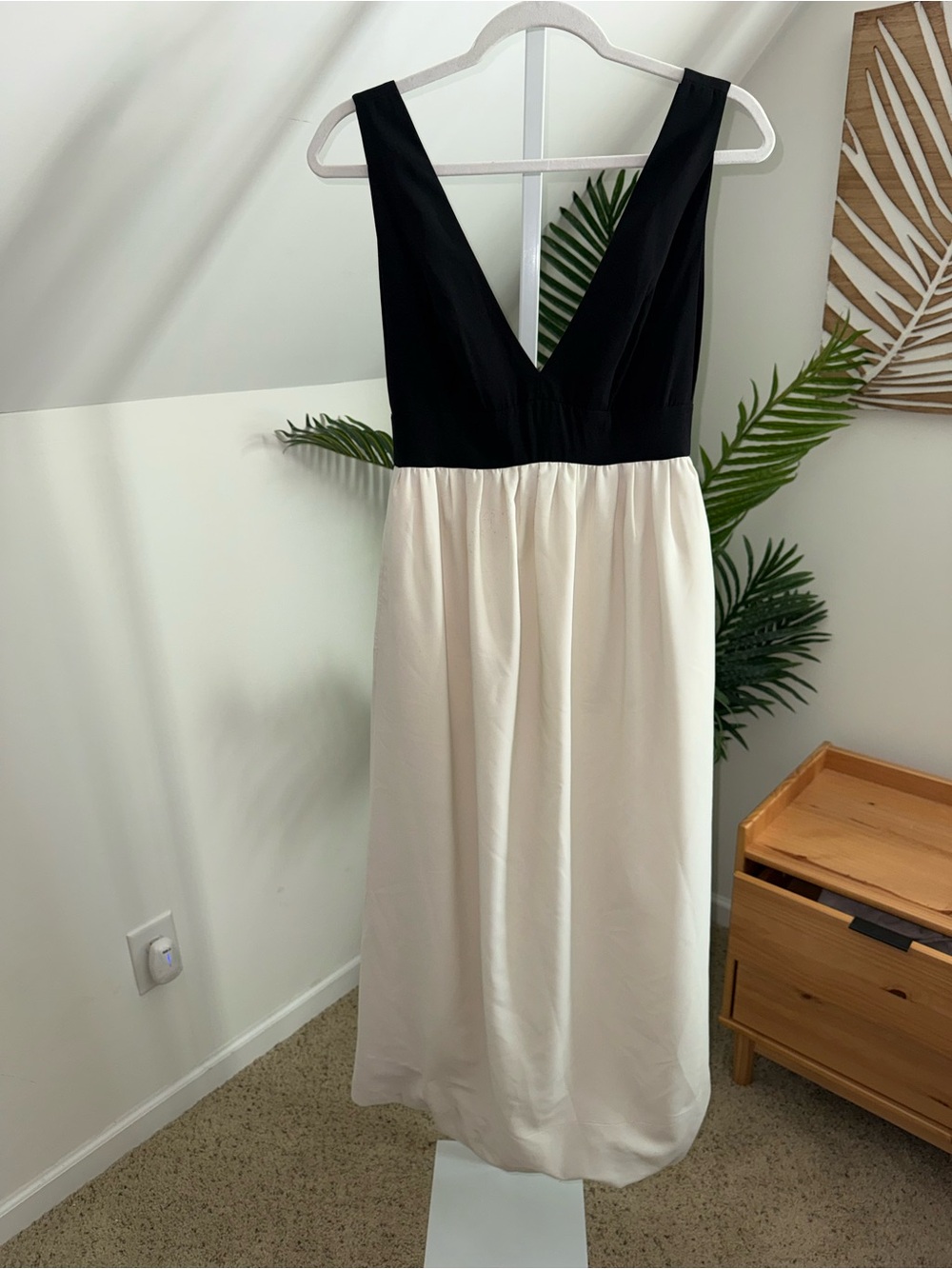 Jill Jill Stuart Dresses 4 Colorblock Plunge Gown Black/Ivory - Picture 2 of 5